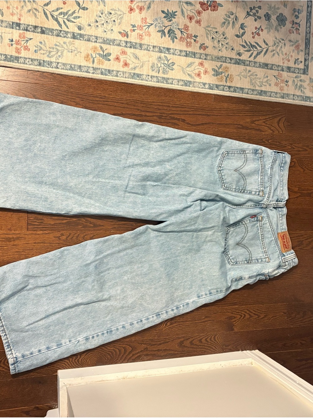 Wide Leg Light Wash Women's Jeans - Picture 3 of 3